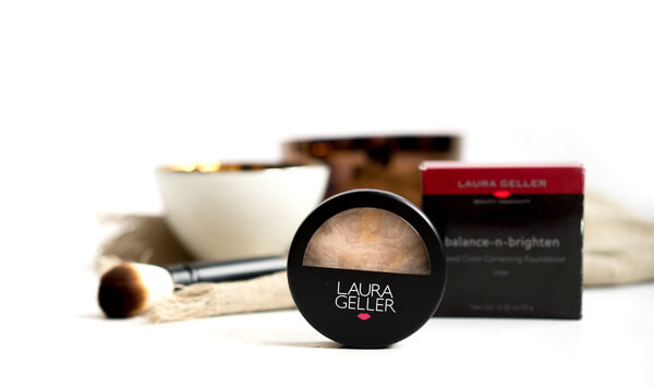 LAURA GELLER Balance-n-Brighten Foundation mit Pinsel