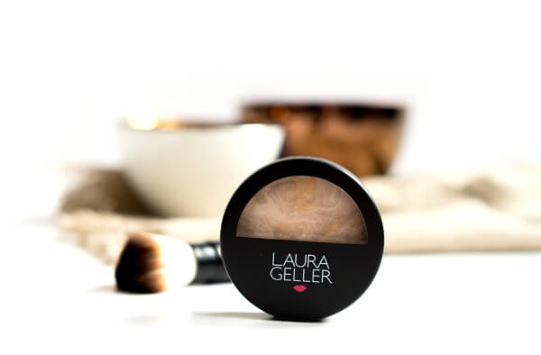 LAURA GELLER Balance-n-Brighten Foundation mit Pinsel