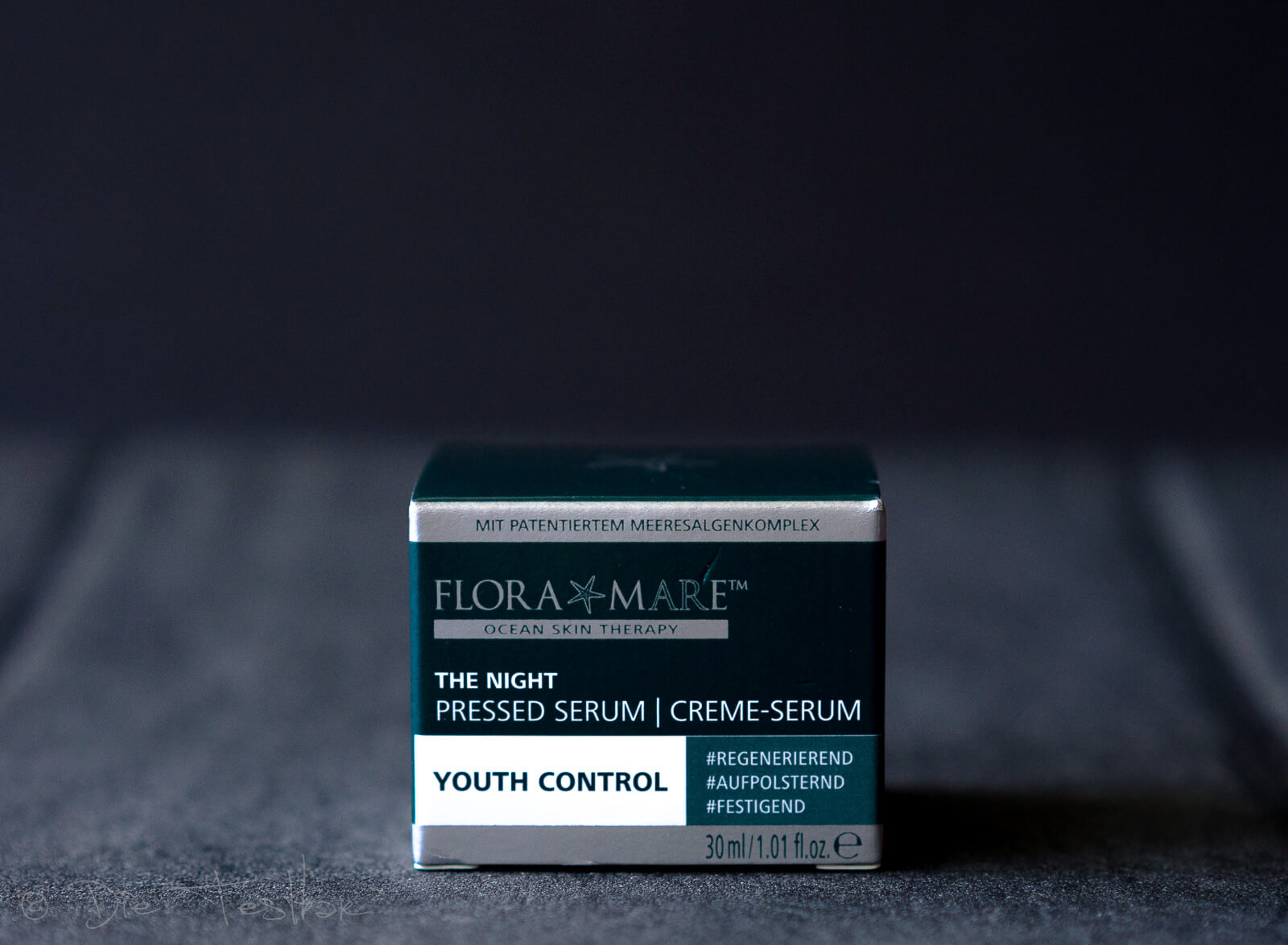 YOUTH CONTROL The Night Creme-Serum von FLORA MARE