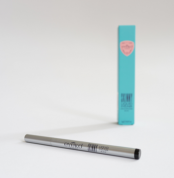 Skinny Liquid Eyeliner -ultra resistant- von Skin8