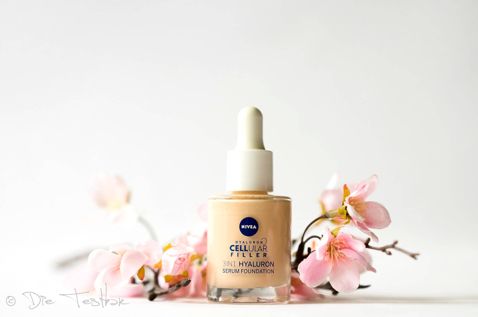 NIVEA CELLULAR Filler 3 in 1 Hyaluron Serum Foundation im Test 2