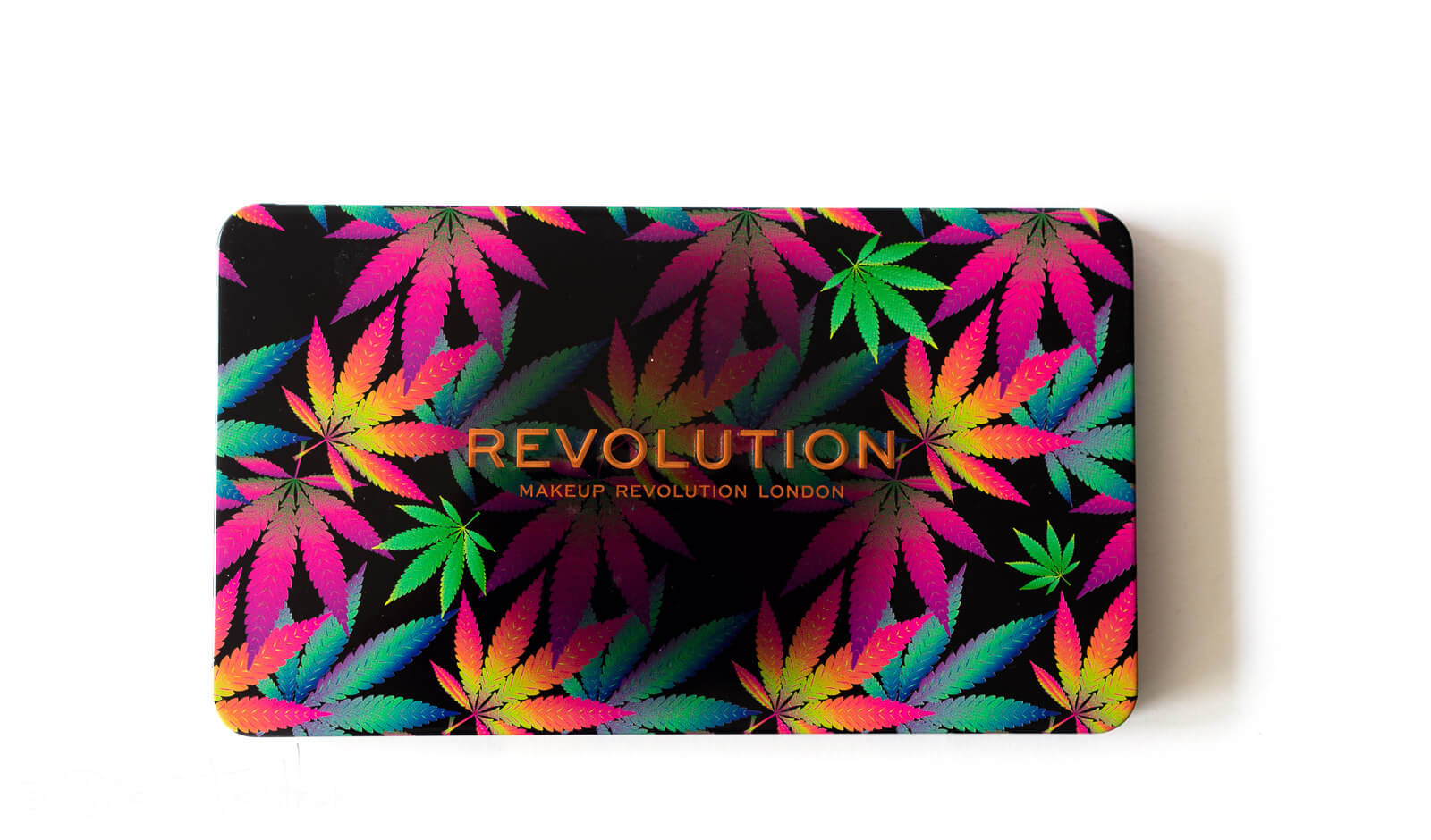 Forever Flawless Chilled with cannabis sativa Eyeshadow Palette von Makeup Revolution 1
