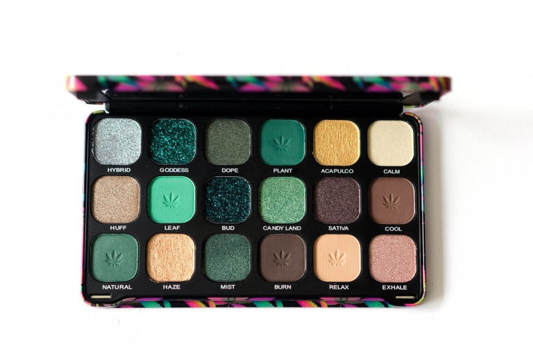 Forever Flawless Chilled with cannabis sativa Eyeshadow Palette von Makeup Revolution