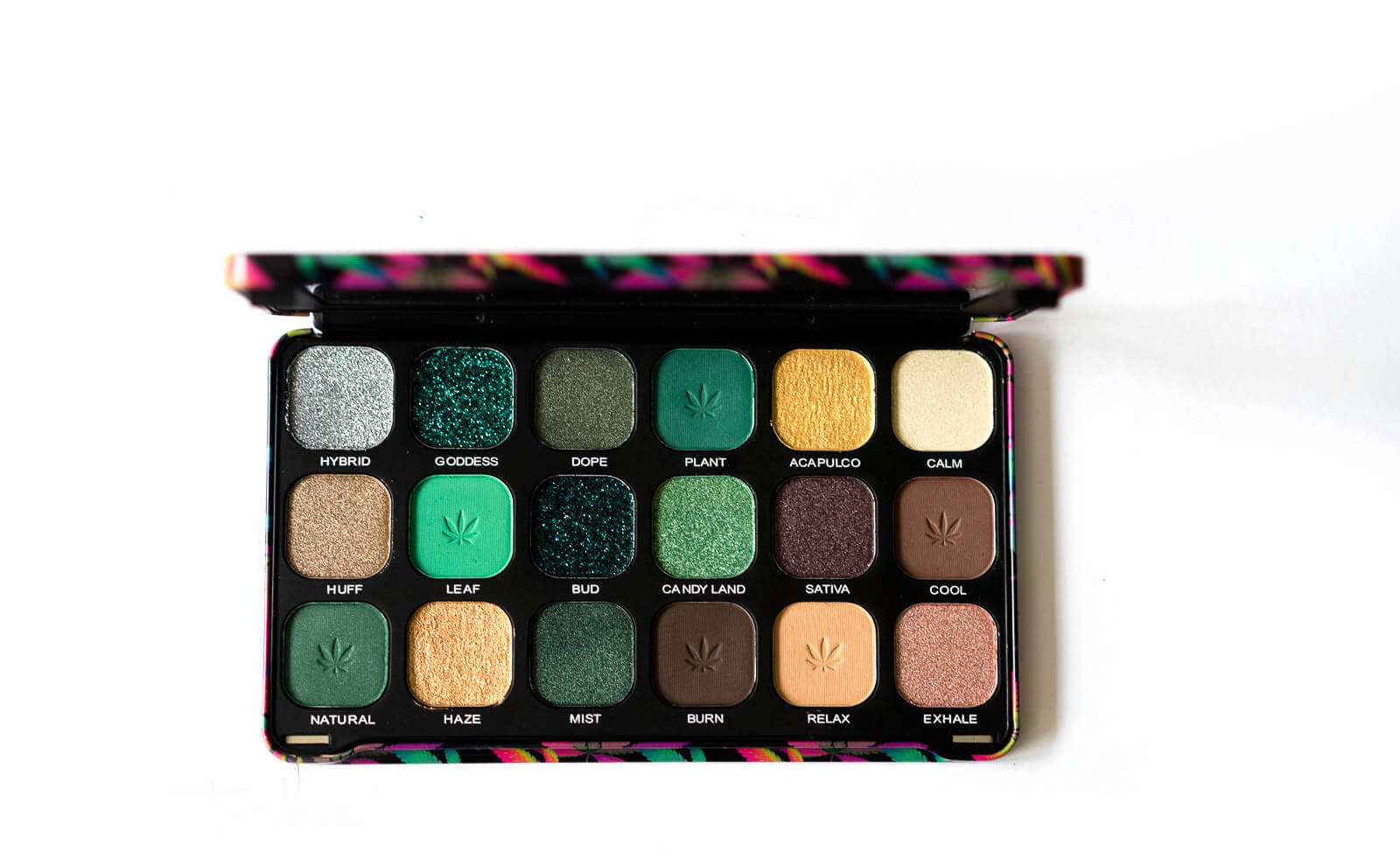 Forever Flawless Chilled with cannabis sativa Eyeshadow Palette von Makeup Revolution 3