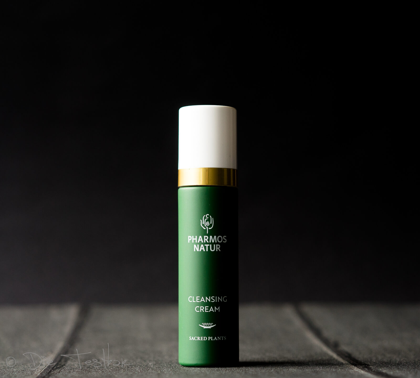 CLEANSING CREAM Die Cleansing Cream mit Bio Aloe Vera und Olive reinigt die Haut besonders mild.