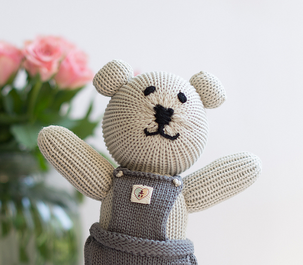 Gestrickter Baumwoll Teddybär von Nurtured by Nature - Junge