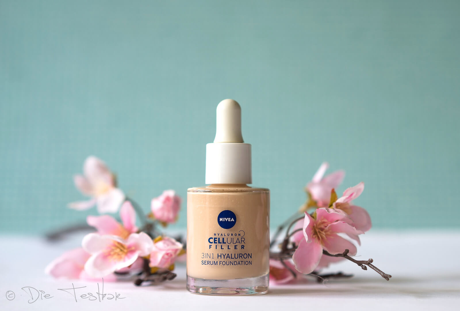 NIVEA CELLULAR Filler 3 in 1 Hyaluron Serum Foundation im Test