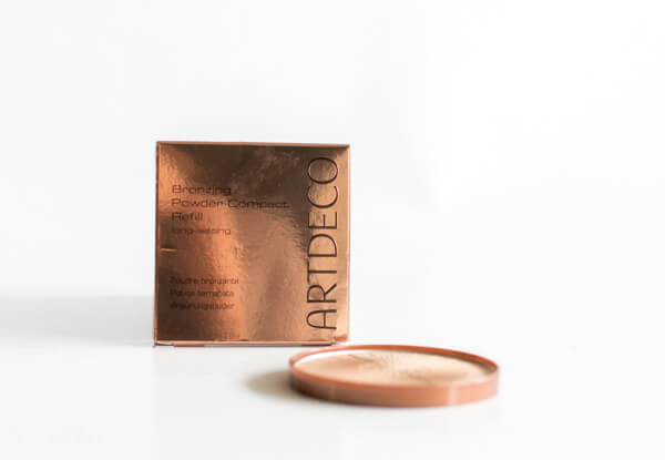 BRONZING POWDER COMPACT LONG-LASTING - HELLO SUNSHINE Langhaftendes Bräunungspuder mit Sonnen-Design