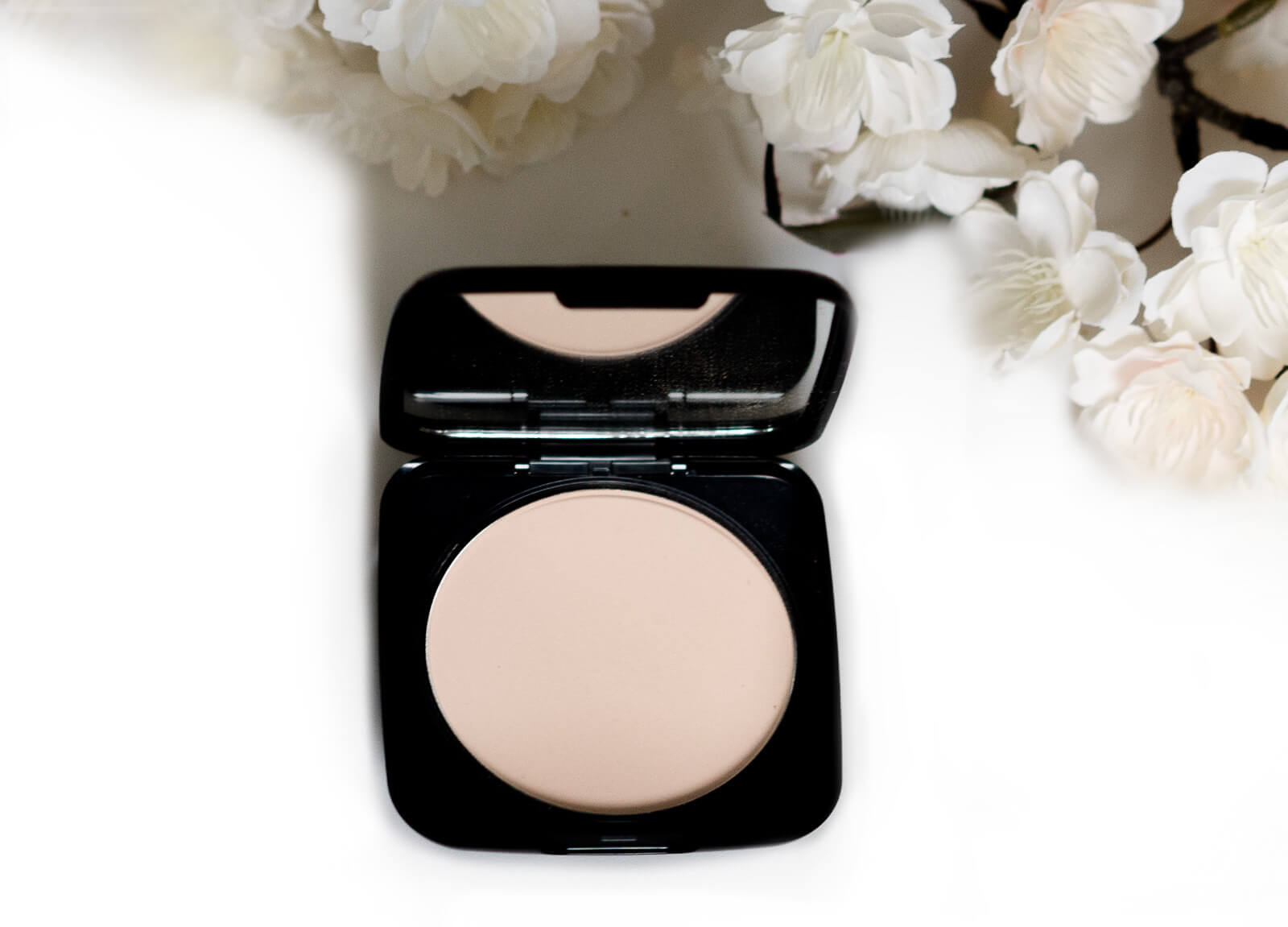 Review - Manhattan Lasting Perfection Compact Puder Make-up im Test 3