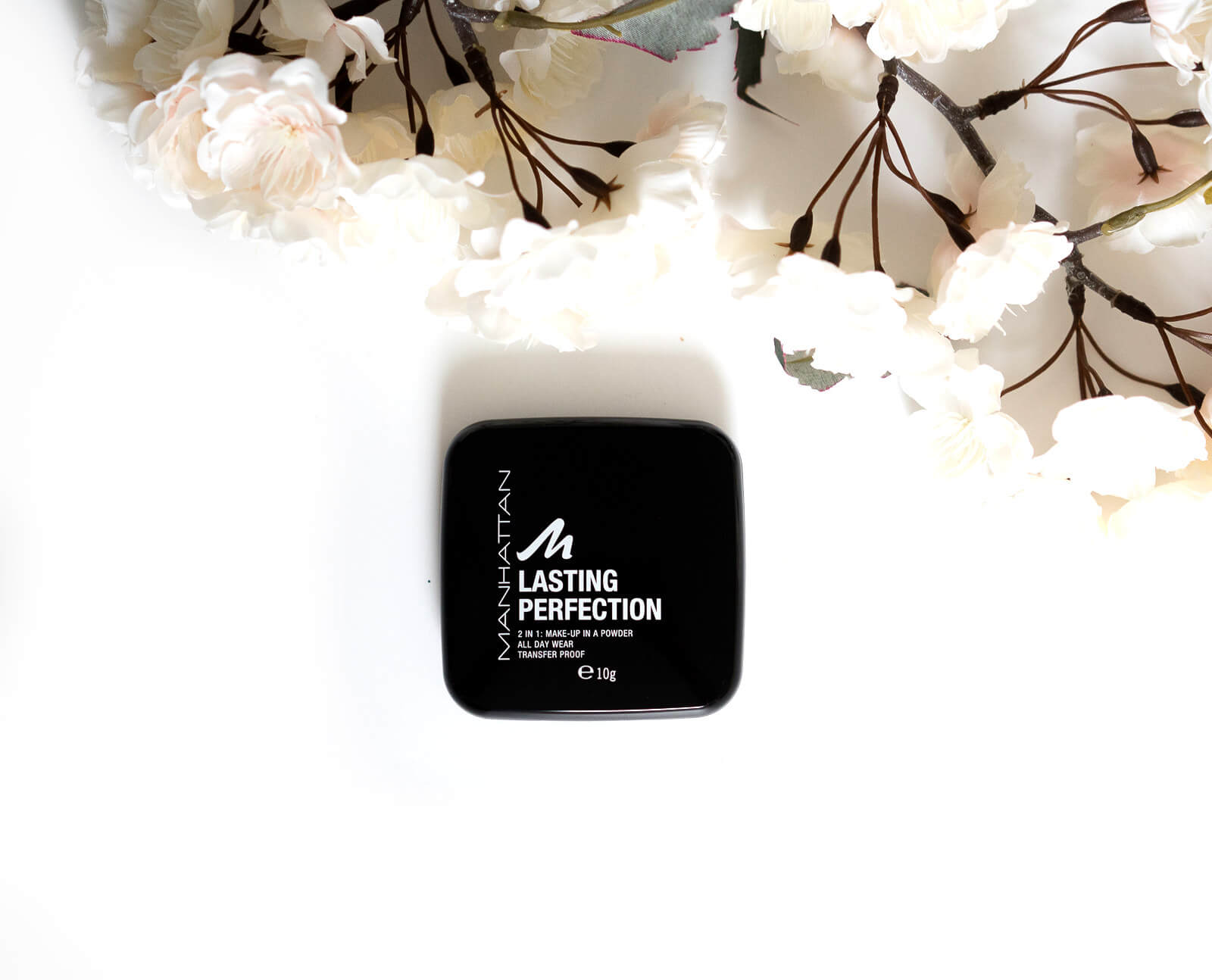 Review - Manhattan Lasting Perfection Compact Puder Make-up im Test 1