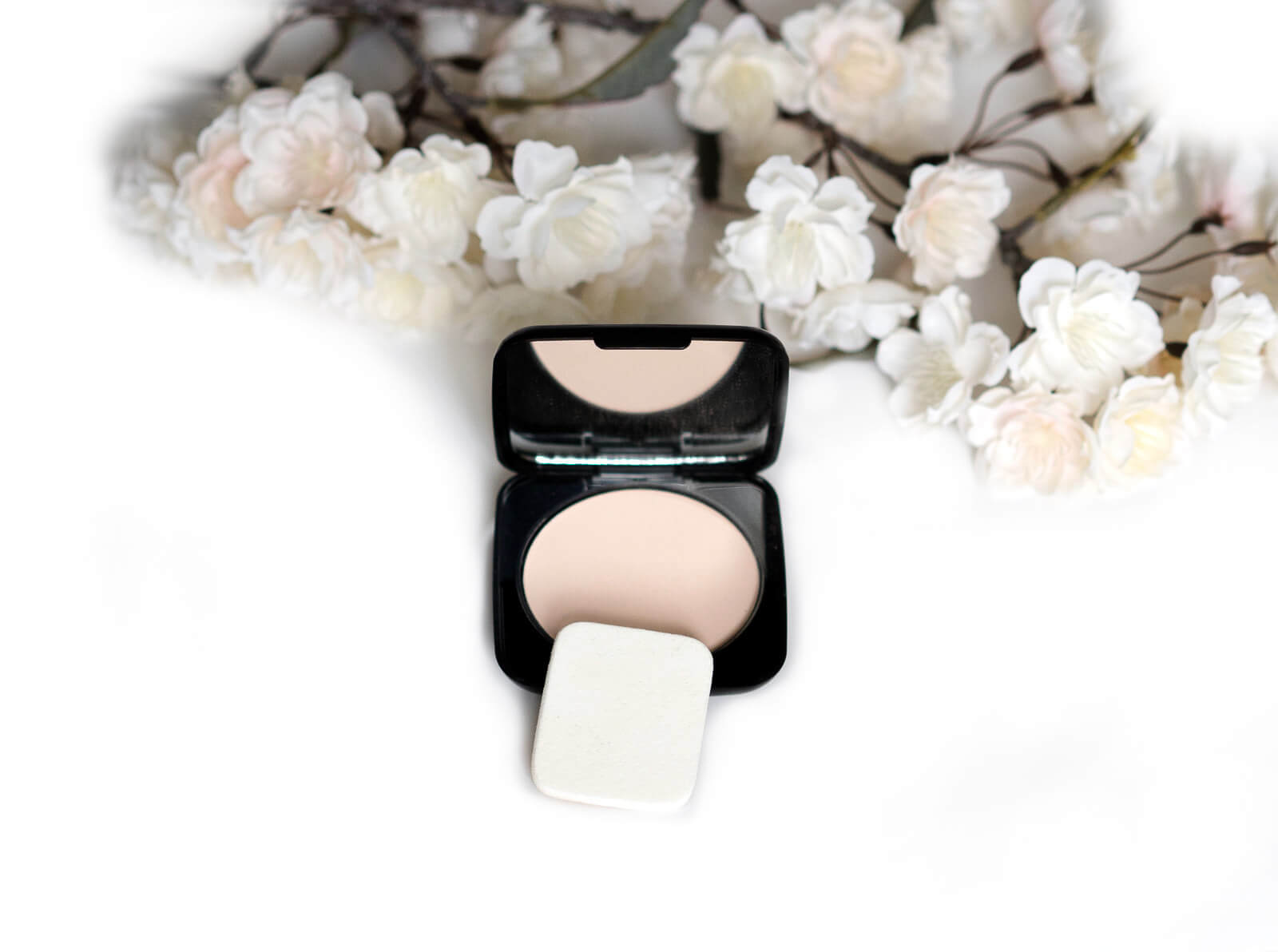 Review - Manhattan Lasting Perfection Compact Puder Make-up im Test 4