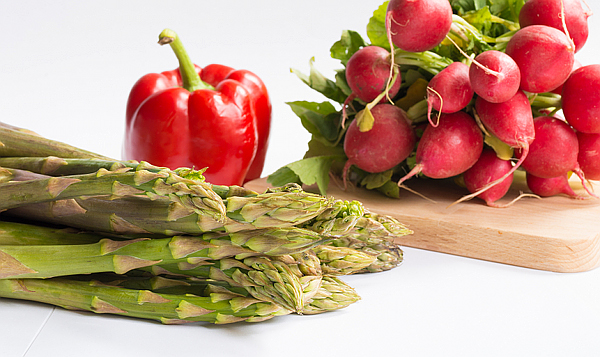 Rezepte - Gebratener grüner Spargel mit Radieschensalat