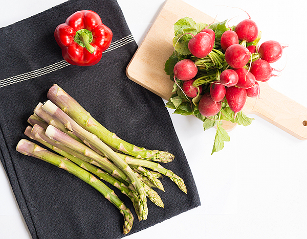 Rezepte - Gebratener grüner Spargel mit Radieschensalat