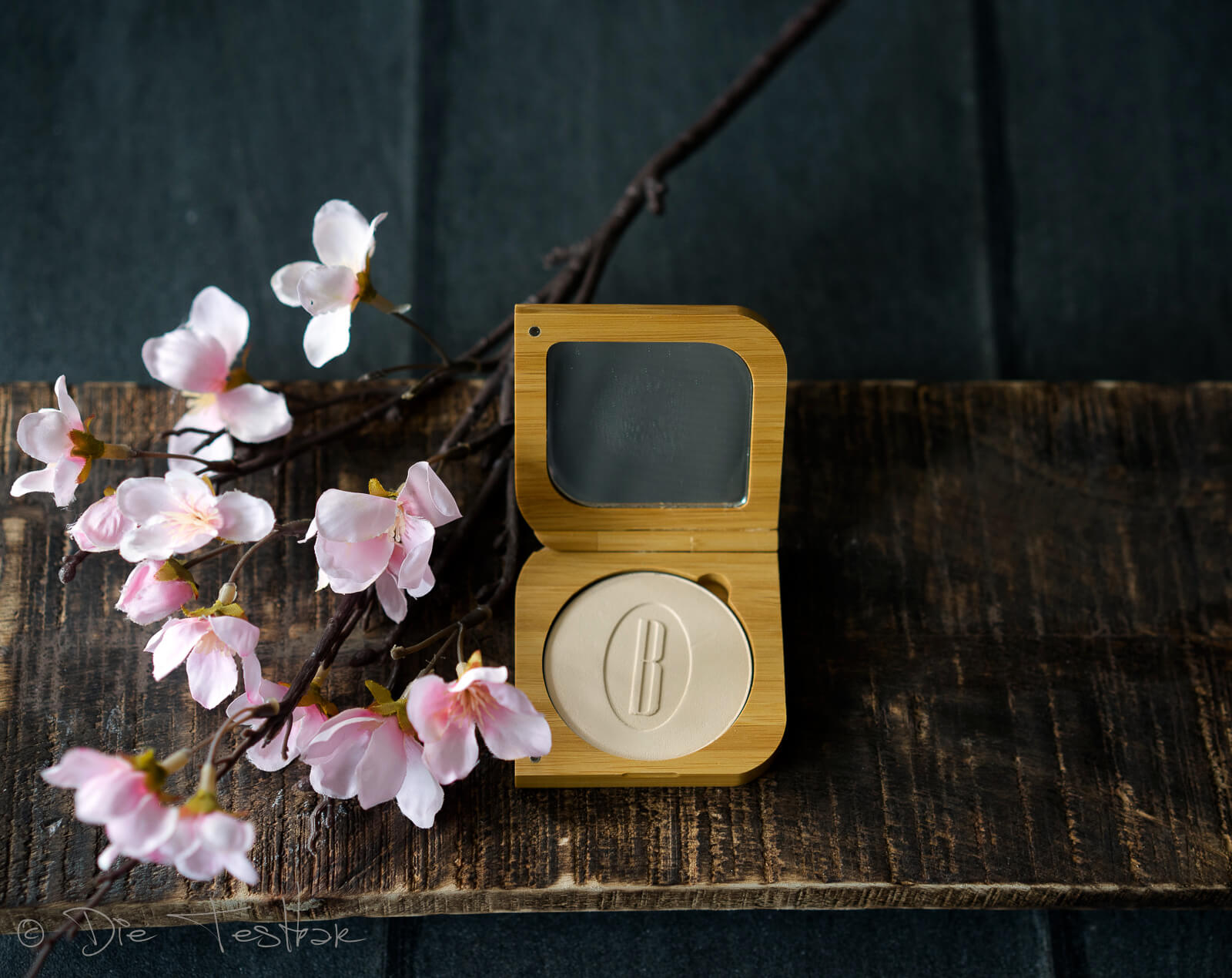 Translucent Pressed Powder 10 Crystal