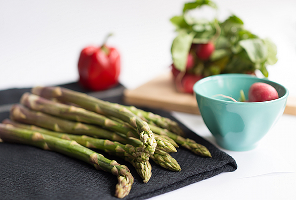 Rezepte - Gebratener grüner Spargel mit Radieschensalat