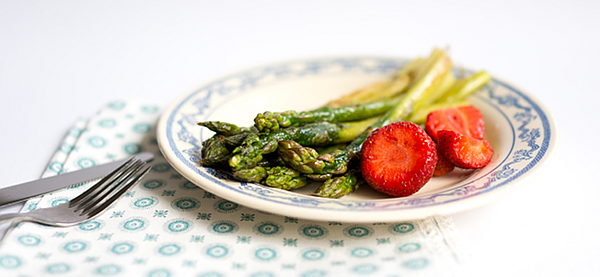 Rezepte - Gebratener grüner Spargel mit Radieschensalat