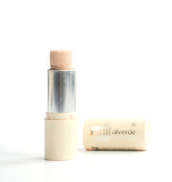 Mineral Illuminating Foundation Stick von Alverde