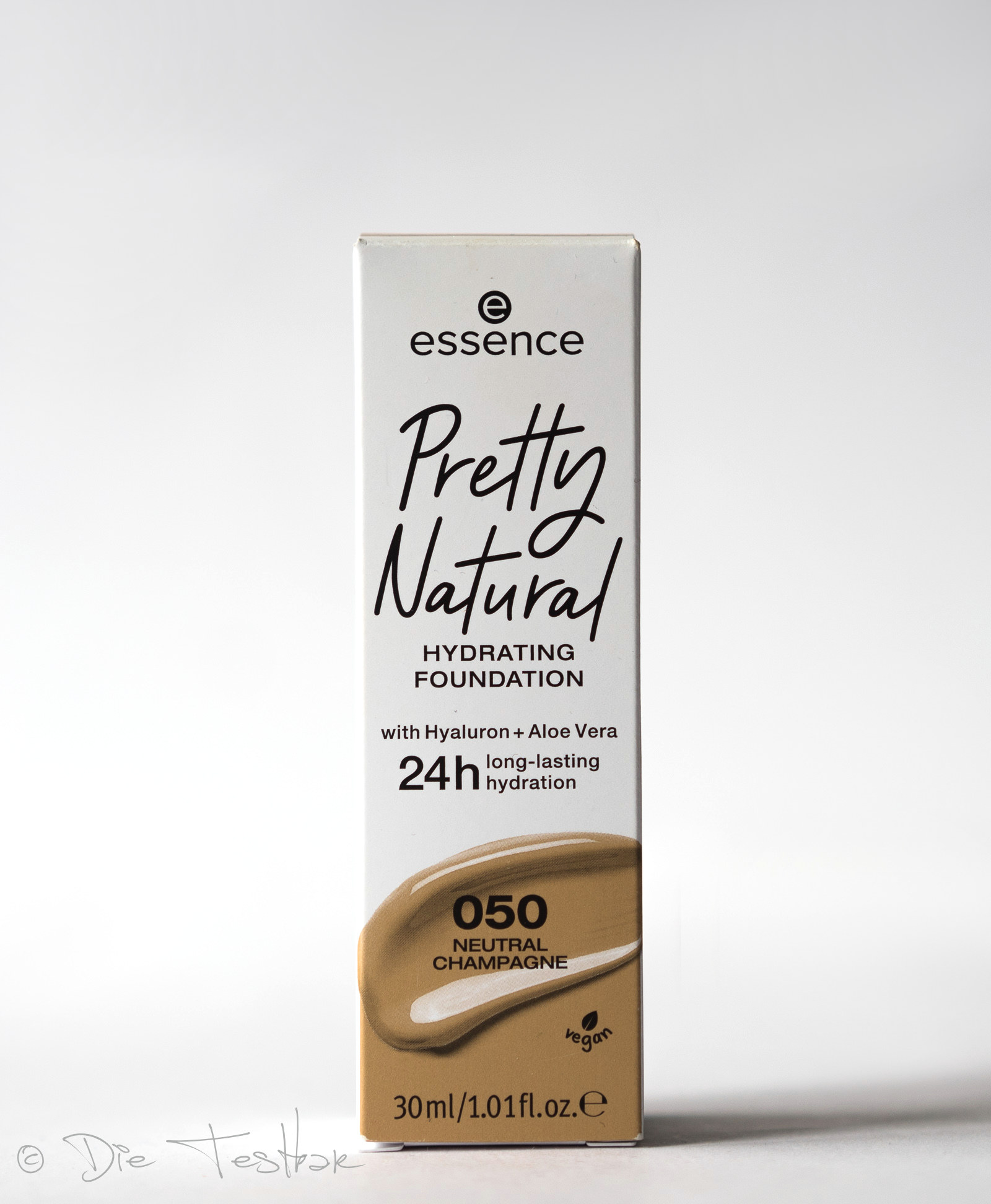 essence cosmetics - Make-up Pretty Natural Hydrating Foundation und Concealer Skin Lovin' SENSITIVE 3