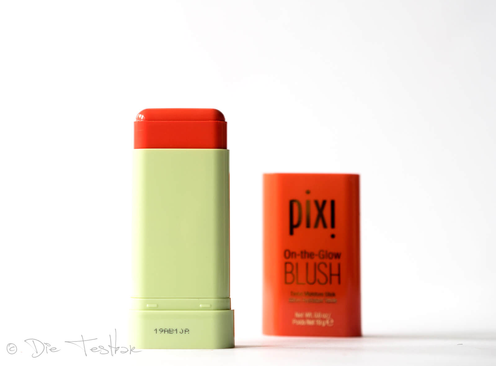 Lauras Beautylieblinge - Rouge, Highlighter, Bronzer und Augenbrauenstift von Pixi 4