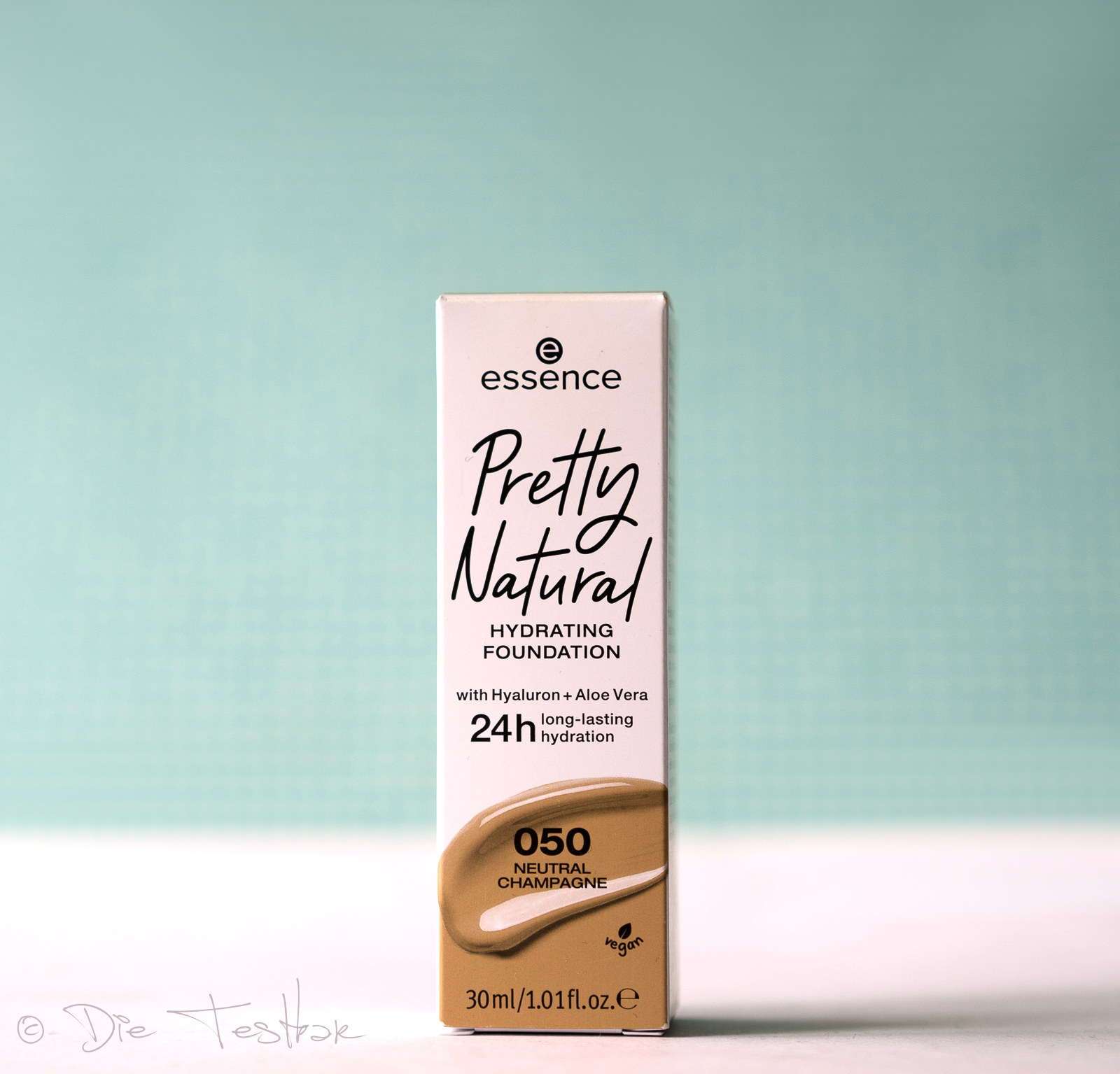 essence cosmetics - Make-up Pretty Natural Hydrating Foundation und Concealer Skin Lovin' SENSITIVE 1