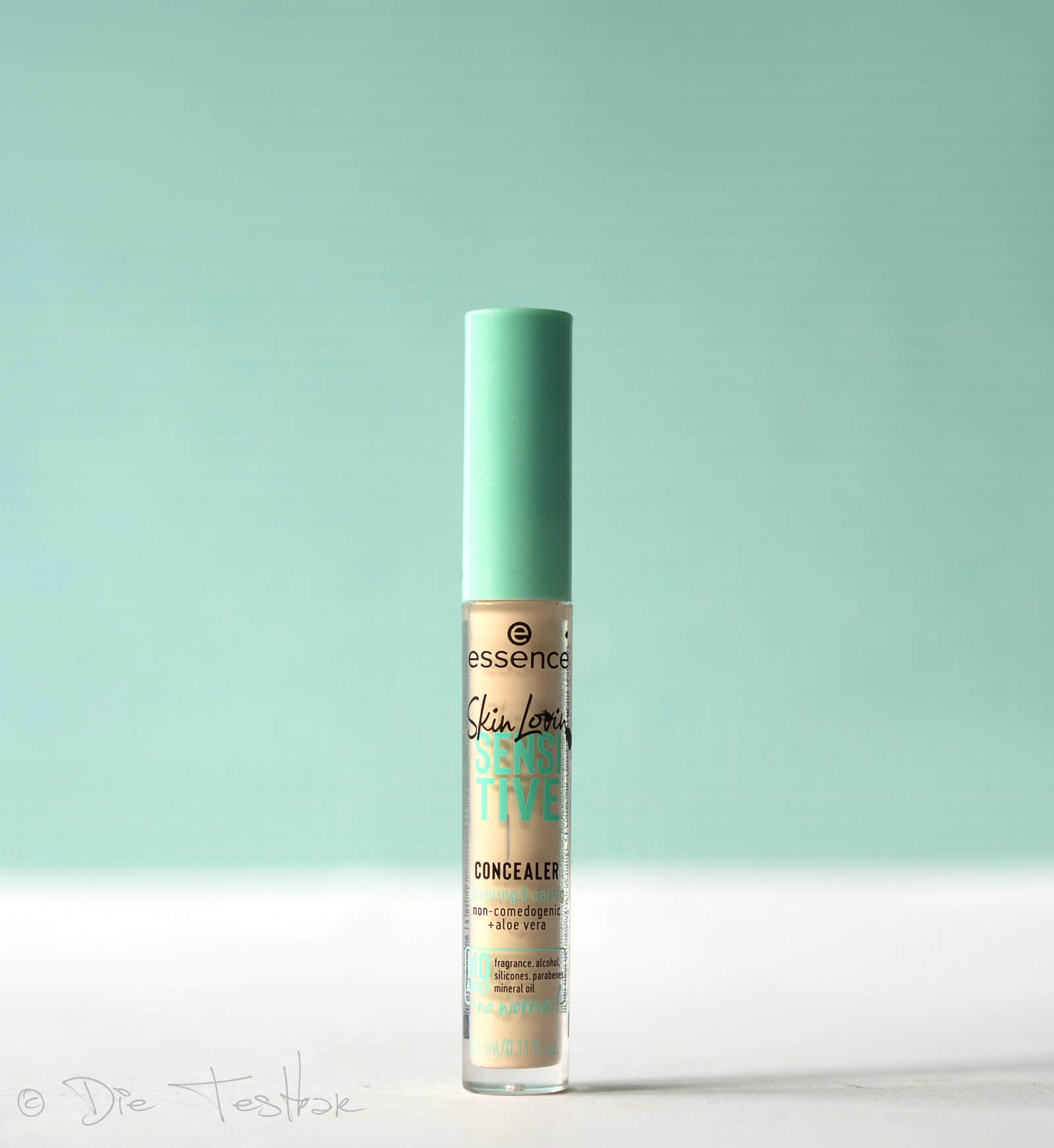 essence cosmetics - Make-up Pretty Natural Hydrating Foundation und Concealer Skin Lovin' SENSITIVE 5