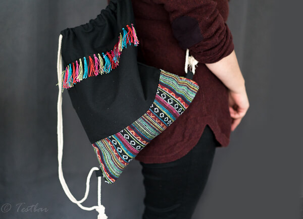 styleBREAKER Turnbeutel Rucksack im Boho Style mit Ethno Muster und bunten Quasten