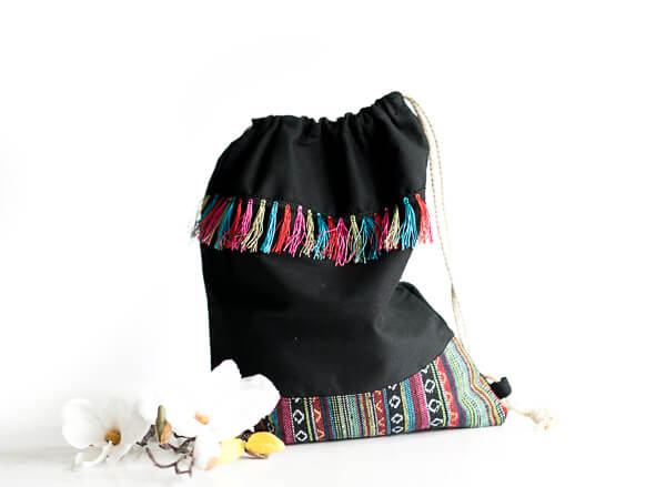 styleBREAKER Turnbeutel Rucksack im Boho Style mit Ethno Muster und bunten Quasten