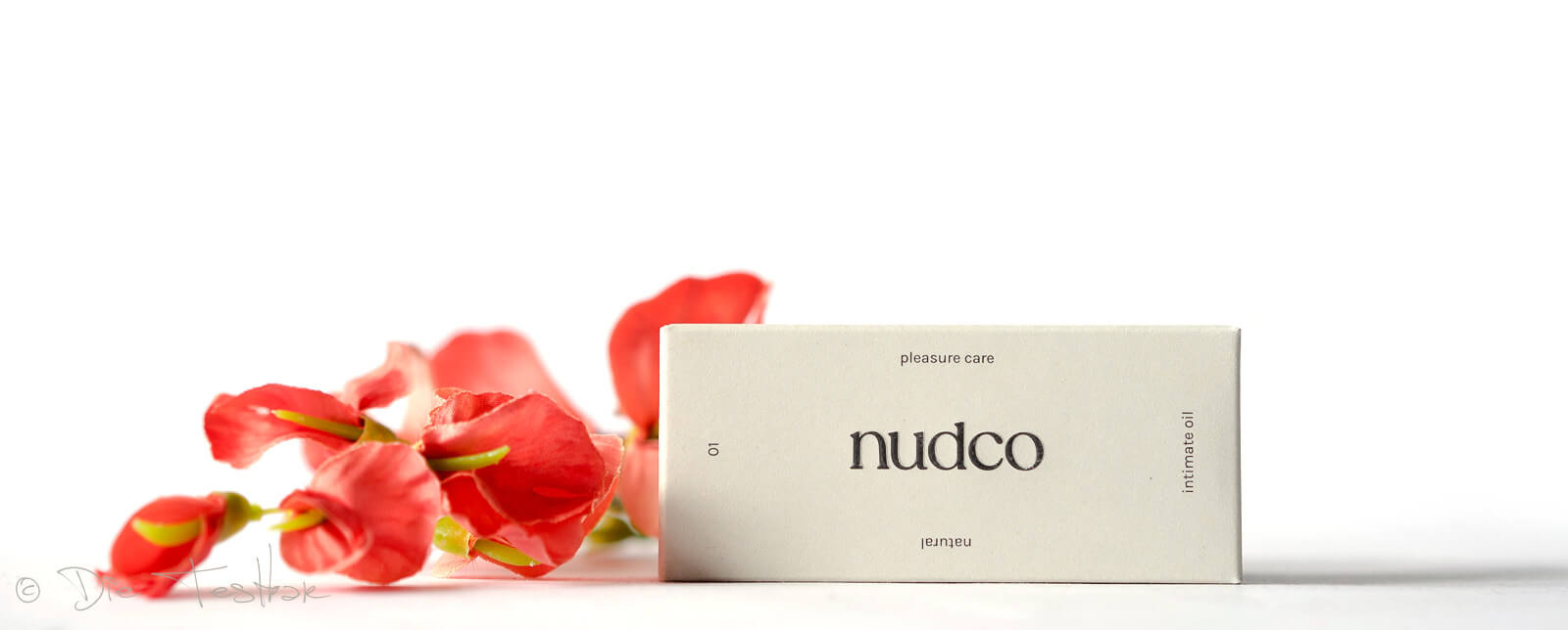 Veganes Intimöl aus natürlichen Inhaltsstoffen und ultradünne vegane Kondome von nudco 1