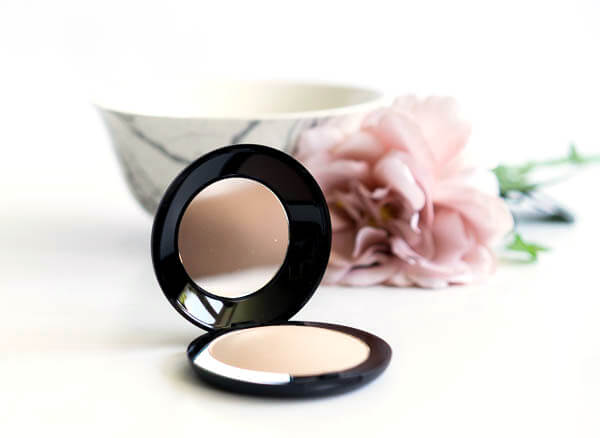 MINERAL COMPACT POWDER von Make up Factory