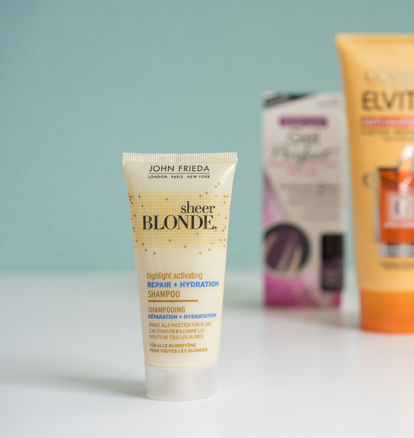 John Frieda - Sheer Blonde Highlight Activating Repair + Hydration Shampoo