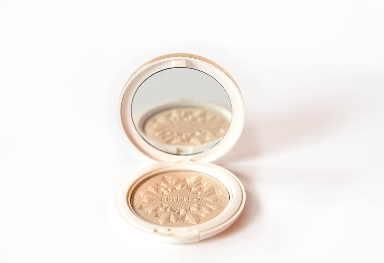 Glam Couture Blush und Glow Highlighting Powder von Artdeco 12