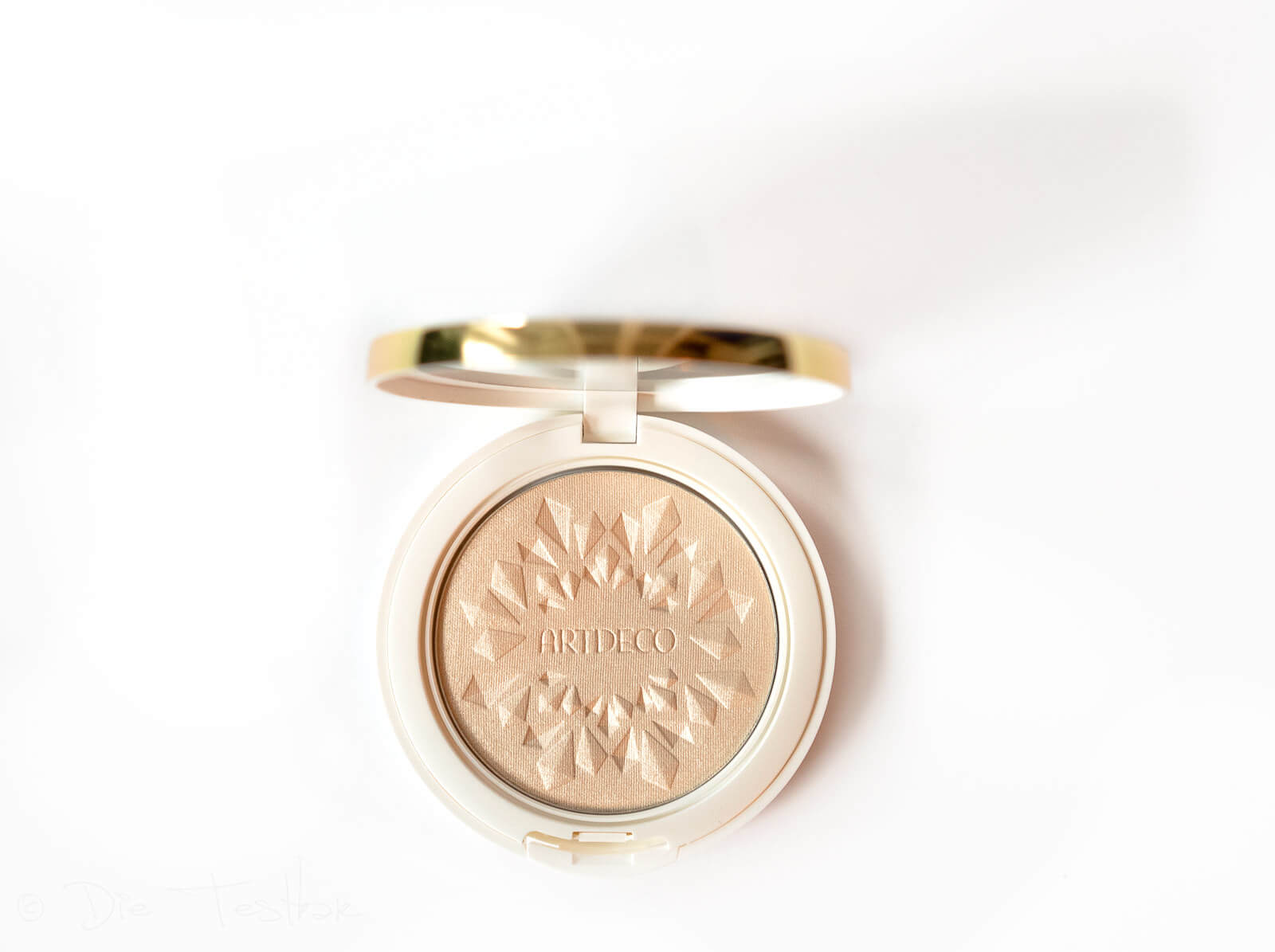 Glam Couture Blush und Glow Highlighting Powder von Artdeco 11