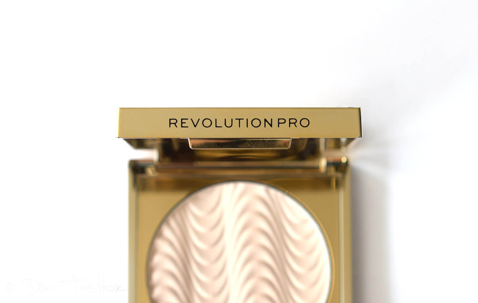 CC Perfecting Pressed Powder Beige von Revolution Pro 5