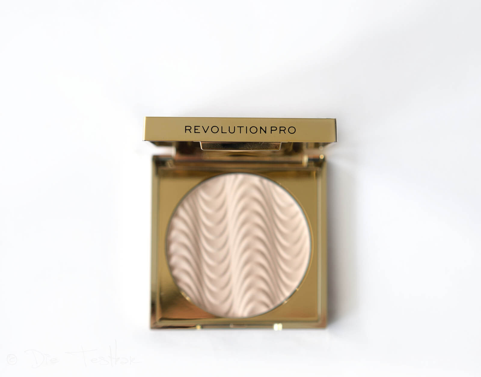 CC Perfecting Pressed Powder Beige von Revolution Pro 4