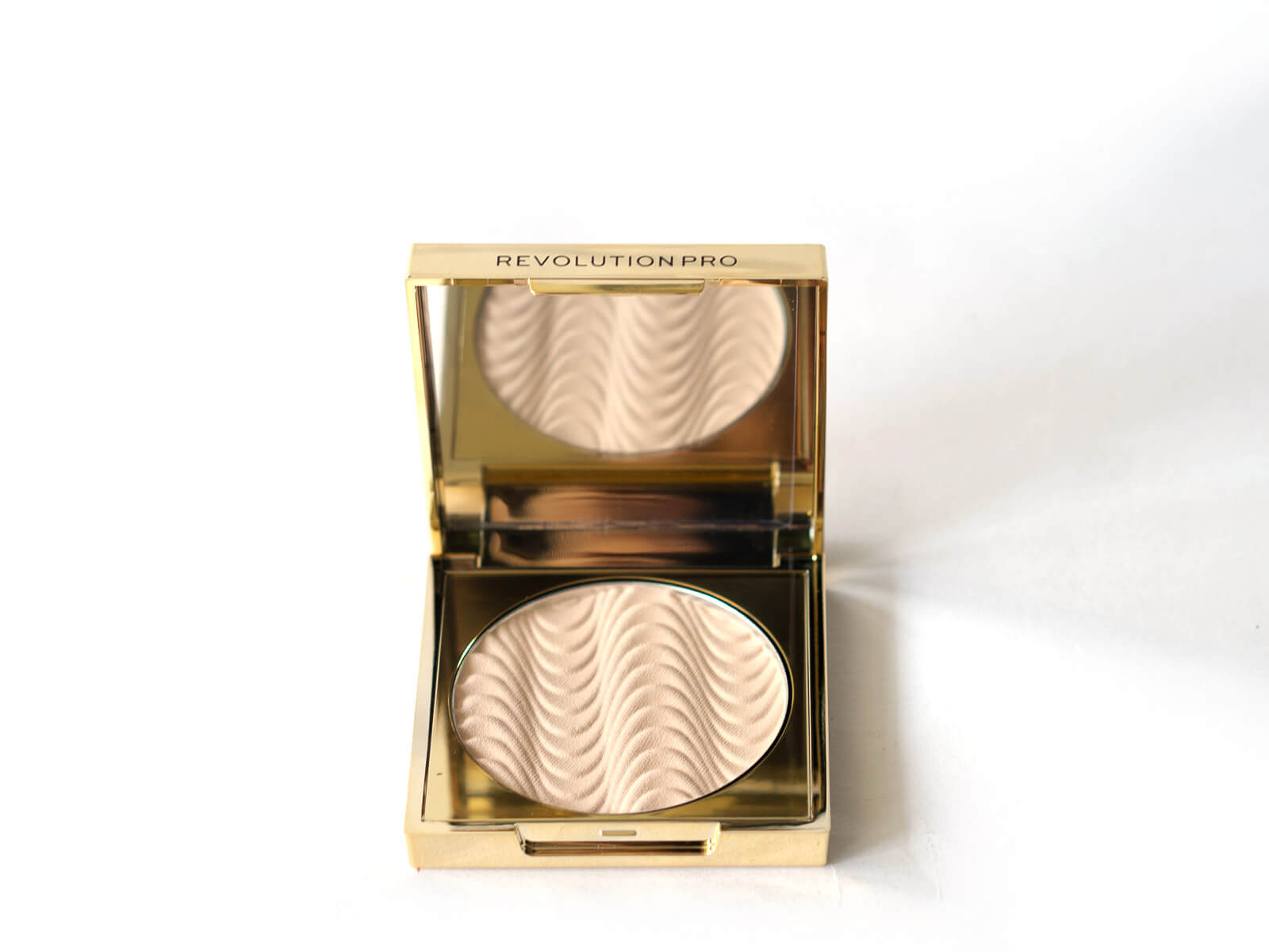 CC Perfecting Pressed Powder Beige von Revolution Pro 2