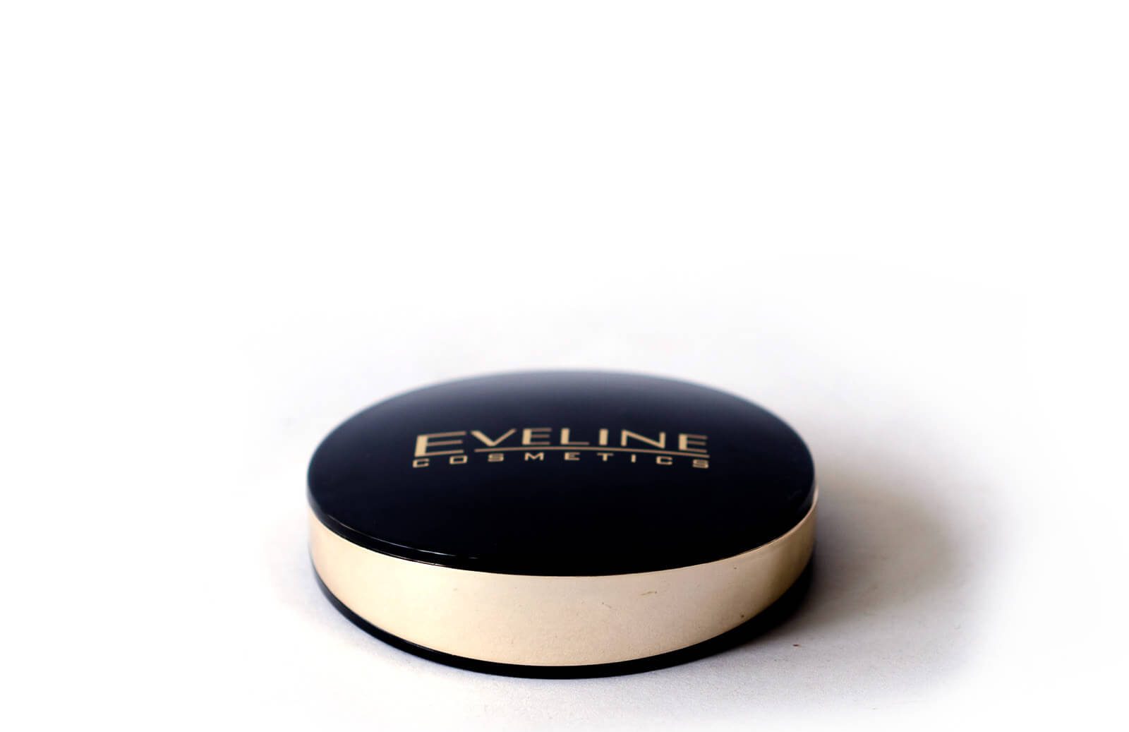 Eveline Cosmetics - Puder-Foundations - Variété Mineral Powder und Celebrities Powder 4