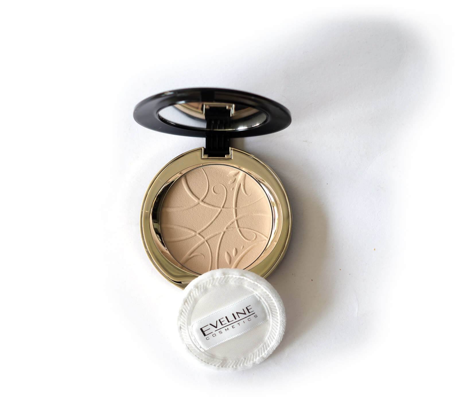 Eveline Cosmetics - Puder-Foundations - Variété Mineral Powder und Celebrities Powder 6