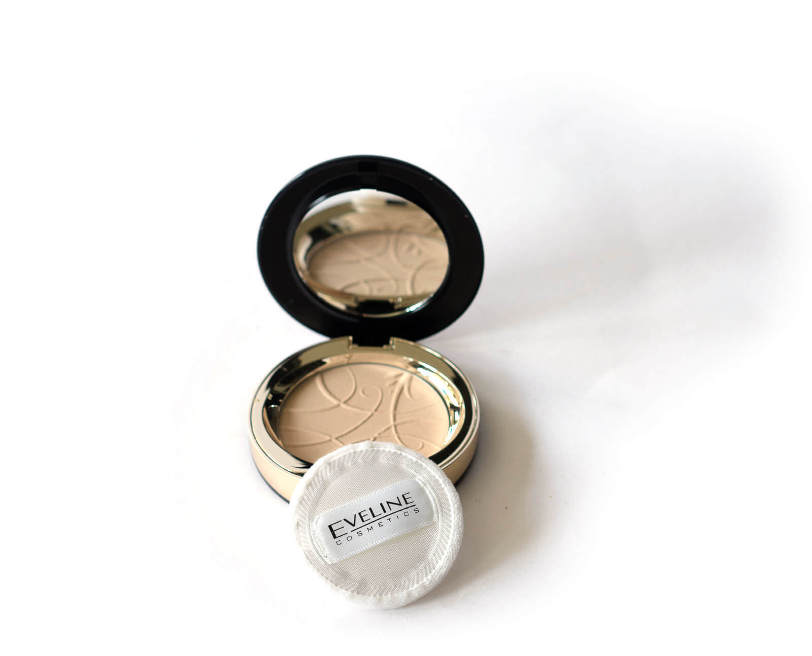 Eveline Cosmetics - Puder-Foundations - Variété Mineral Powder und Celebrities Powder 5