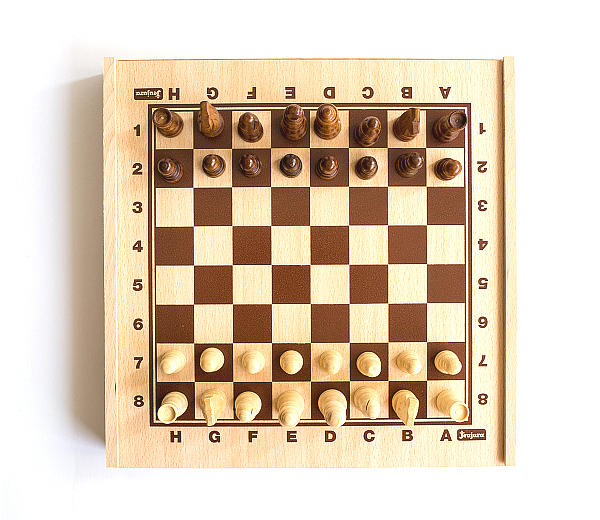Jeujura "Schach und Dame" aus Holz 