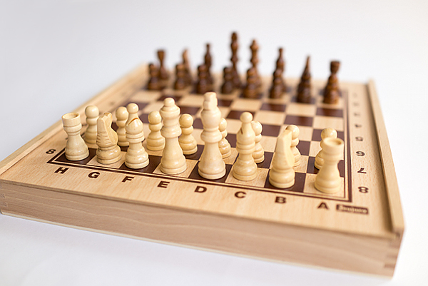 Jeujura "Schach und Dame" aus Holz 