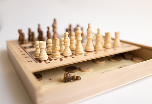 Jeujura "Schach und Dame" aus Holz 