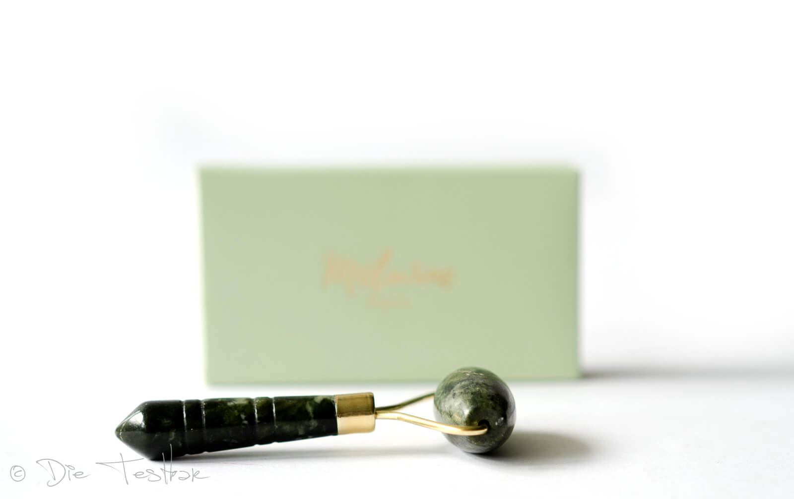 Melusine Cosmetics - The Jade Magic Roll-On