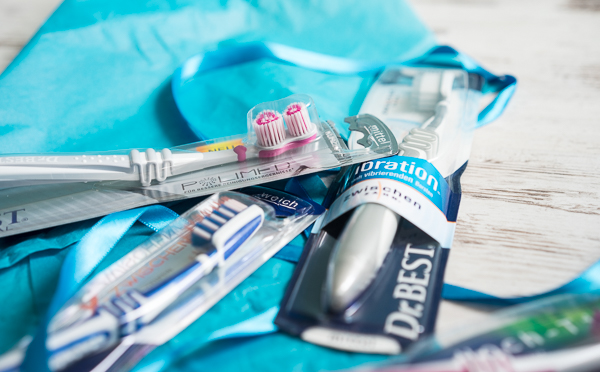 Die Besonderheiten auf einen Blick Dr.BEST® X-Zwischenzahn. Saubere Zähne durch Seidenfein-Borsten in X-Anordnung 1. X-Seidenfein-Borsten gelangen tief in die Zahnzwischenräume 2. Erreicht auch Zahnflanken besonders gut mit den schräg angewinkelten, über Kreuz angeordneten X-Borsten 3. Der Schwingkopf passt sich dem Verlauf Ihrer Zahnreihen an 4. Schonen Sie Ihr Zahnfleisch, u.a. mit der Dr.BEST® Spezial-Federung
