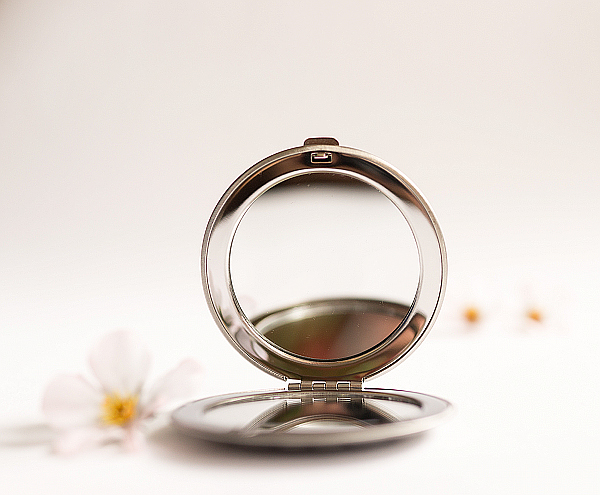 „DON'T COPY ME – HERE I AM!“ - Die neue Limited Edition von p2 cosmetics - Here I am! matchless elegance pocket mirror