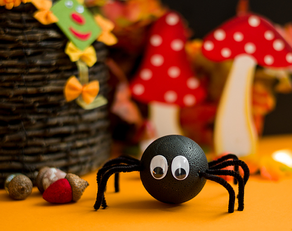 Halloween - Kleine Kulleraugen-Spinne basteln