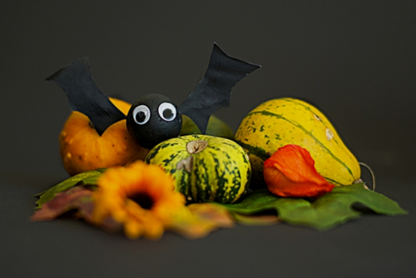 Halloween-Deko basteln - Kulleraugen-Fledermäuse