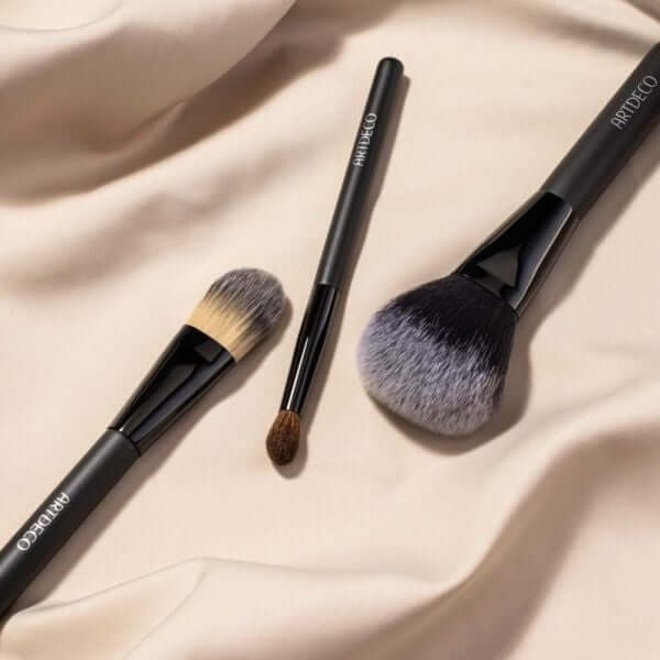 ALL IN ONE EYESHADOW BRUSH